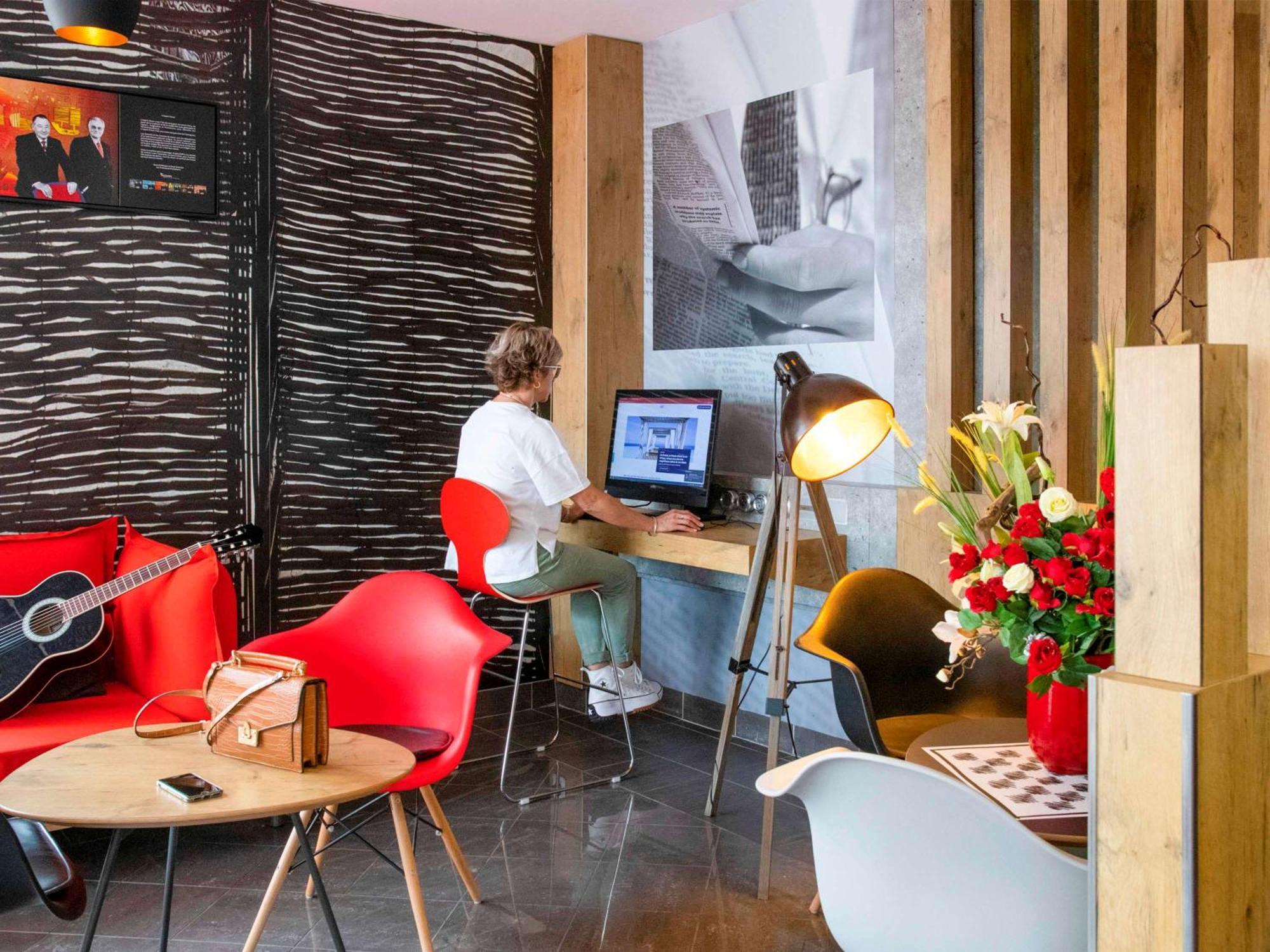 Ibis Cannes Mouans Sartoux Piscine Parking Gratuit Eksteriør billede