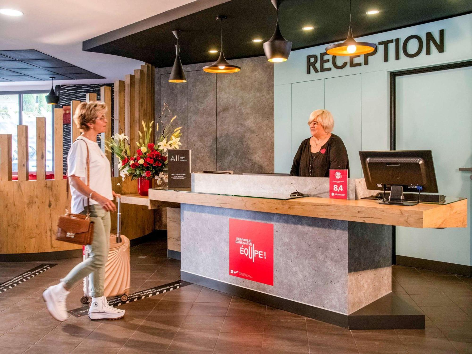 Ibis Cannes Mouans Sartoux Piscine Parking Gratuit Eksteriør billede
